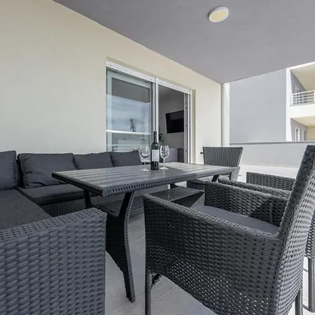 Theo Seaview Daire Makarska