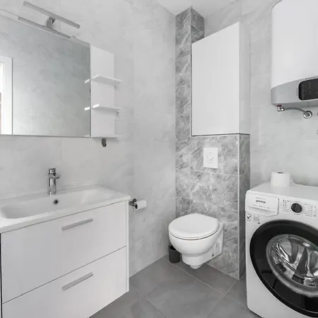 Theo Seaview Апартаменты