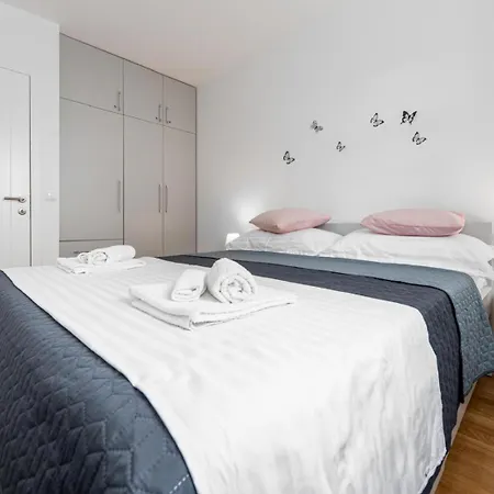 Theo Seaview Апартаменты