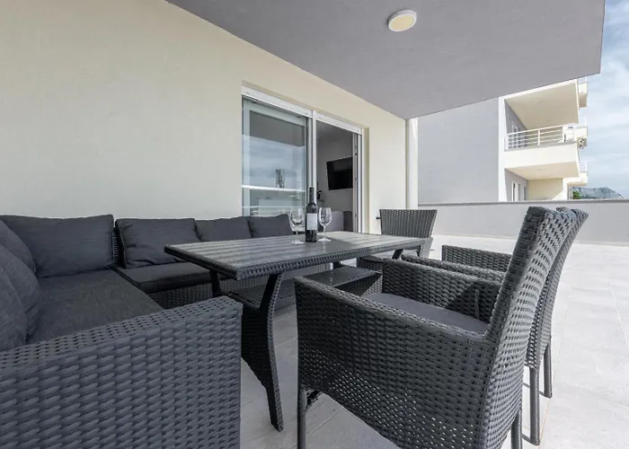 Theo Seaview Daire Makarska